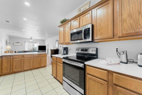 Thousand Hills Golf View Condo Walkin with Elevator and close to 76